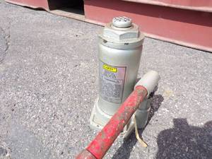 8 Ton Hydraulic Jack with handle