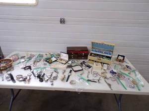Vintage Mens and Womens watches and Jewelry Lot
