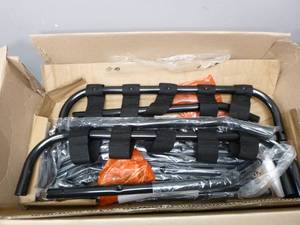 lot 48 image: Songmics Set of Two Black Metal Foldable  Luggage Racks