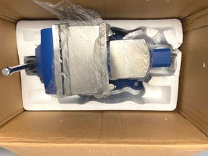 lot 125 image: Forward HY-T4500 5.5 in. Heavy Duty Rerversible Bench Vise with 360-Degree Swivel Base
