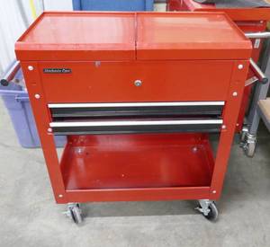 Nice rolling tool cabinet