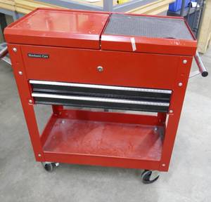Nice rolling tool cabinet