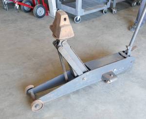 4 Ton Hydraulic Service Jack - Foot Pump - 23 inch lift