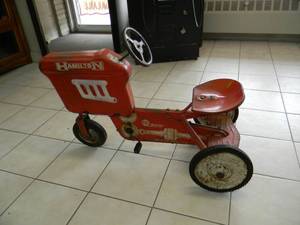 VINTAGE - Hamilton Ball Bearing Chain Drive Pedal Tractor - FANTASTIC OLD SCHOOL PIECE - SEE PICTURES