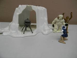 VINTAGE 1982 KENNER STAR WARS HOTH WAMPA CAVE ACTION SET WFIGURES & BOX - FANTASTIC ORIGINAL COMPLETE SET - SEE PICTURES