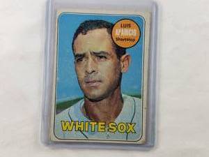 lot 104 image: Luis Aparicio 1969 Topps No. 75