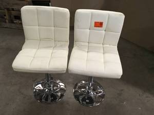 lot 37 image: Cream Adjustable Bar Stools Swivel Bar Chair Leather Counter Stools Bar Chairs, Stool for Kitchen Counter Set of 2 by HOMESTOCK Customer Returns See Pictures