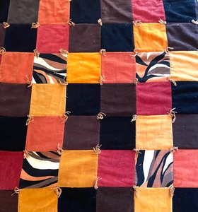 lot 53 image: Vintage Queen Quilt