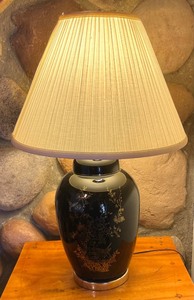 lot 54 image: Beautiful Black Based Lamp with Gold Accents