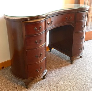 lot 56 image: Vintage Kidney Shaped Desk with Glass Top