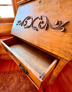lot 84 image: Antique Secretary Desk