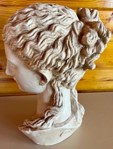 lot 90 image: Handpainted Lightweight Alexander Backer Co Chalkware Female Bust