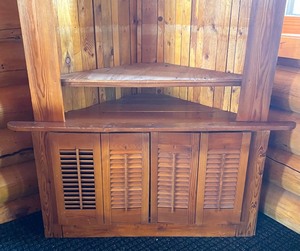 lot 19 image: Antique Wooden Corner Cabinet