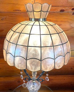 lot 6 image: Unique Vintage Lamp Table with Ornate Base