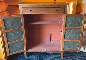 lot 40A image: Vintage Pie Safe