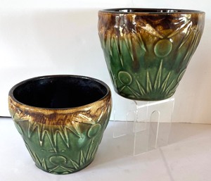 lot 140 image: Pretty Planters and a Vase