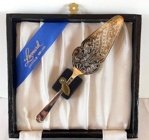 lot 147 image: Vintage Silver Plated Pastry Serving Utensils by Leonard