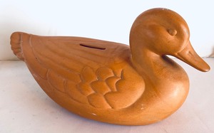 lot 152 image: Darling Duck Decor