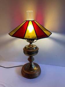 lot 163 image: Vintage Wood and Brass Table Lamp with Glass Shade