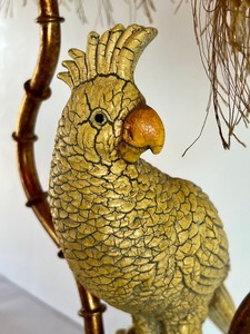 lot 12 image: Decorative Bird Themed Table Lamp