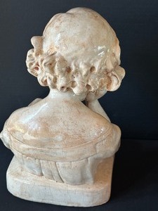 lot 121 image: Vintage Ceramic Figurine