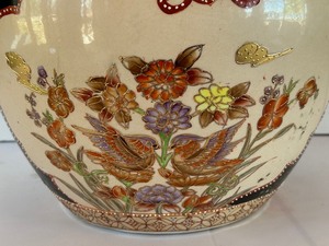 lot 42 image: Beautiful Decorative Asian Style Planter