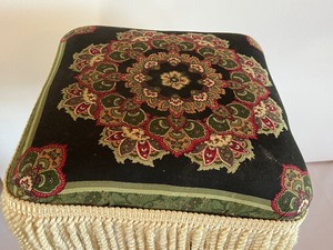 lot 47 image: Vintage Organ Stool