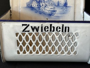 lot 39 image: Vintage Zwiebln Enamel Wall Box