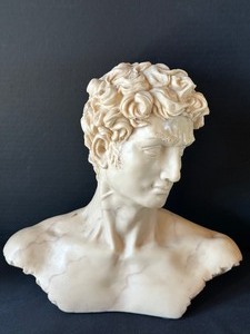 lot 123 image: Vintage Decorative Sculpture Figurines