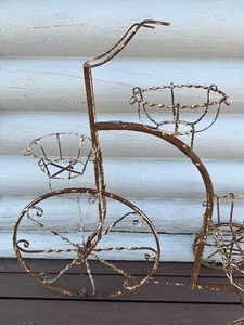 lot 14 image: Vintage Metal Bicycle Shaped Planter