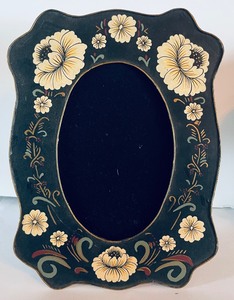 lot 188 image: Wooden Turkey, Bird House Planter, Tin Buckets and Frame