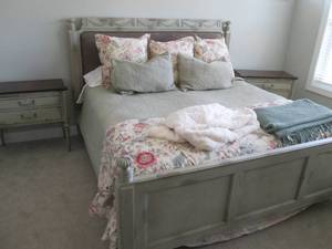 King size bed with 2 night stands m...