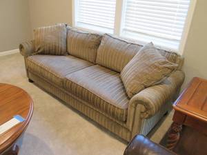 Bernhardt Couch 87 wide...