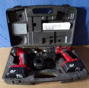 lot 46 image: Craftsman 15.6 Volt 38Cordless Drill Driver and 15.6 Volt Cordless Work Light