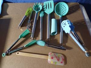 lot 50 image: Outdoor Grilling BBQ Picnic Lot of Miscellaneous Items