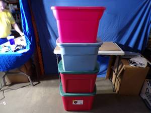 lot 56 image: 4 Storage Totes with Lids (Various Sizes)