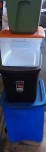lot 104 image: 5 Storage Totes with Lids