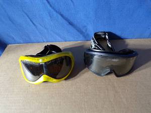 lot 117 image: 2 Pairs of Ski Goggles