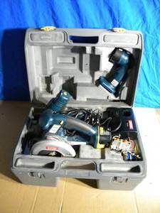 lot 95 image: Ryobi 14.4v 5-12 in. Circular Saw  Flashlight, Charger and Case