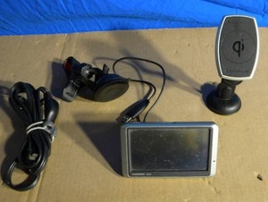 lot 18 image: Garmin Nuvi 200W Automotive GPS Receiver w mounts