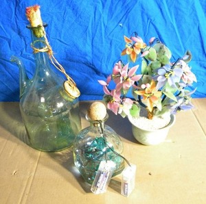 lot 21 image: Lot of Decorative Glassware
