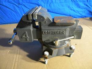 lot 100 image: Craftsman Manual Vise