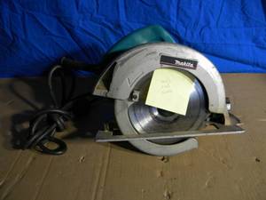 lot 129 image: Makita 5007NB 11.5V Circular Saw (Needs New Switch)