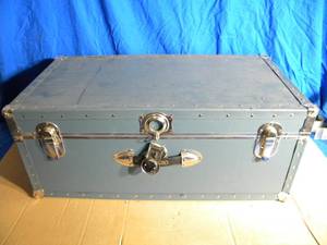 lot 142 image: Seward Storage ChestTrunk