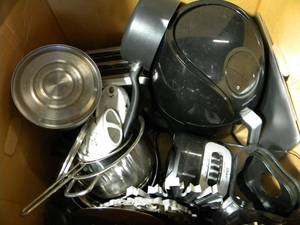 lot 165 image: Huge Lot of Miscellaneous Items (Pots, Toaster, Air Fryer, Blender Items)