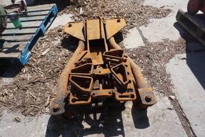 lot 6 image: Wheeled Mechanics Transmission Jack