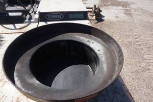 lot 30 image: Devon Industries Oil Change Pan