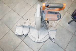lot 24 image: Tile Miter Saw
