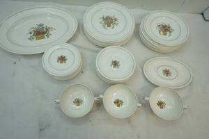 lot 56 image: Belmar Wedgewood dish set