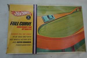 lot 58 image: Vintage Hot Wheels Full Curve